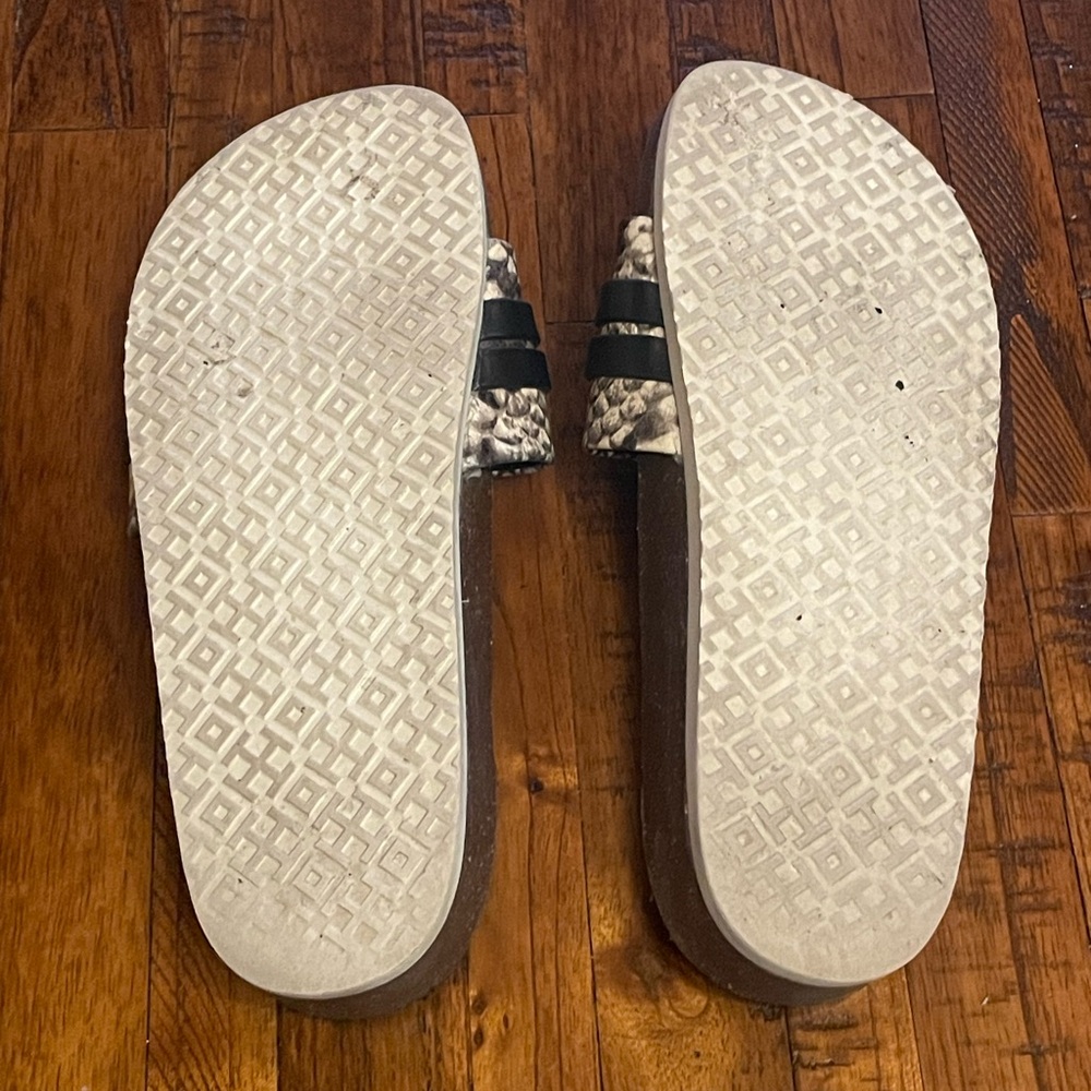 Tory Burch Black and Beige Snake-Print Logo Slide Sandals - Picture 4 of 5